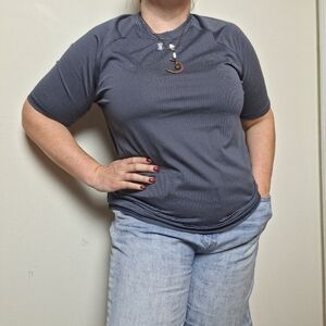 Under Armour Striped Short Sleeve Loose Fit Heatgear Athletic Tee Size Small